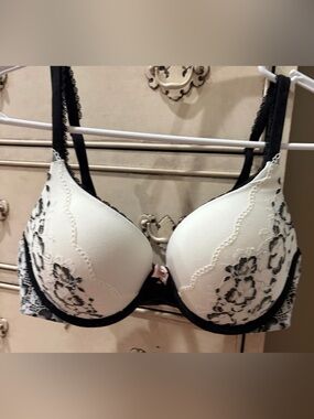 Victoria's Secret’s. Body by Victoria Perfect Shape  ivory with black lace